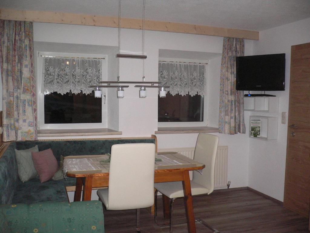 Haus Heidrun Apartment Fendels Ruang foto